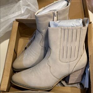 Women’s Taupe Ankle Boots New 7